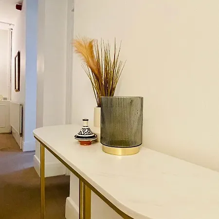 Exquisite One-bedroom Flat In Clifton, * Bristol