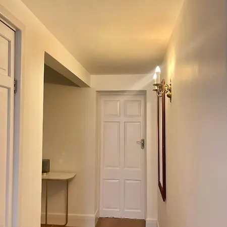Exquisite One-bedroom Flat In Clifton, Bristol