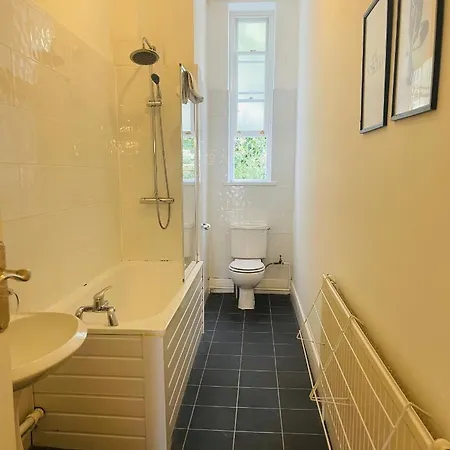 Exquisite One-bedroom Flat In Clifton,