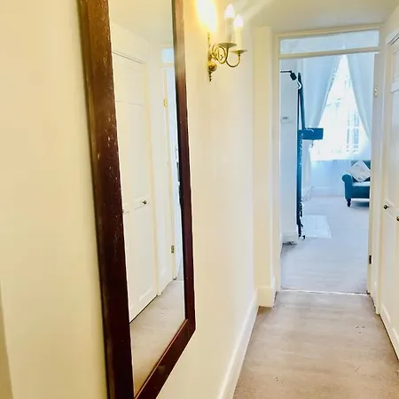 Exquisite One-bedroom Flat In Clifton, Bristol