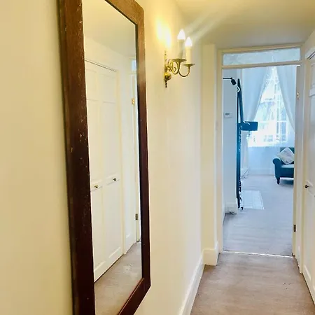Exquisite One-bedroom Flat In Clifton,